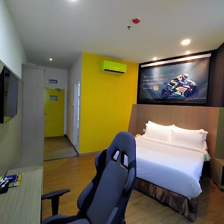 Hype Motorsport Hotel Nilai Dış mekan fotoğraf