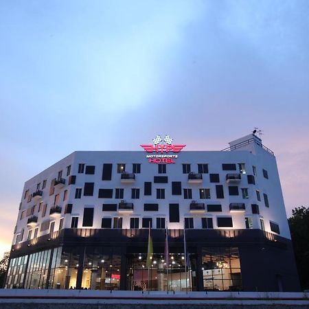 Hype Motorsport Hotel Nilai Dış mekan fotoğraf