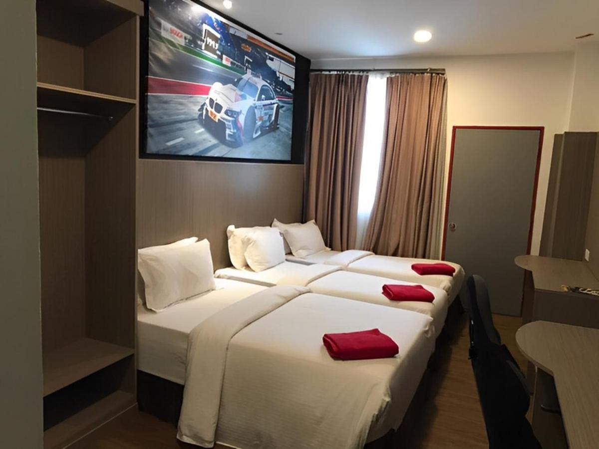 Hype Motorsport Hotel Nilai Dış mekan fotoğraf