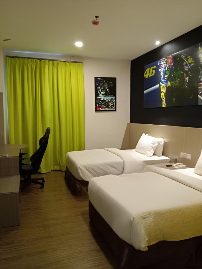 Hype Motorsport Hotel Nilai Dış mekan fotoğraf