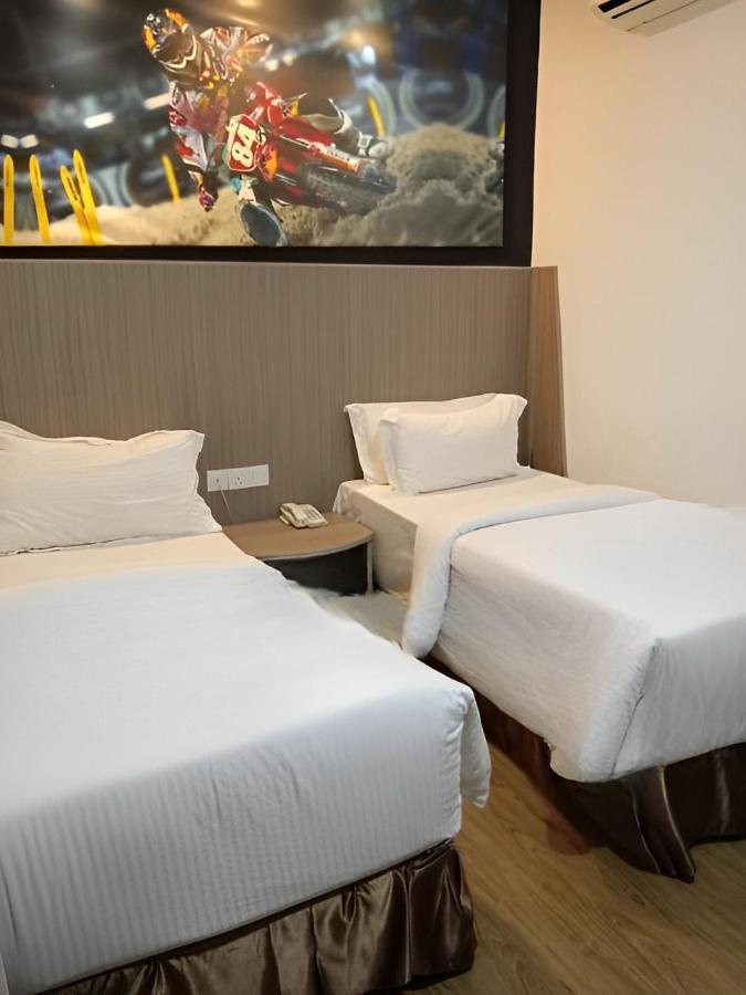 Hype Motorsport Hotel Nilai Dış mekan fotoğraf