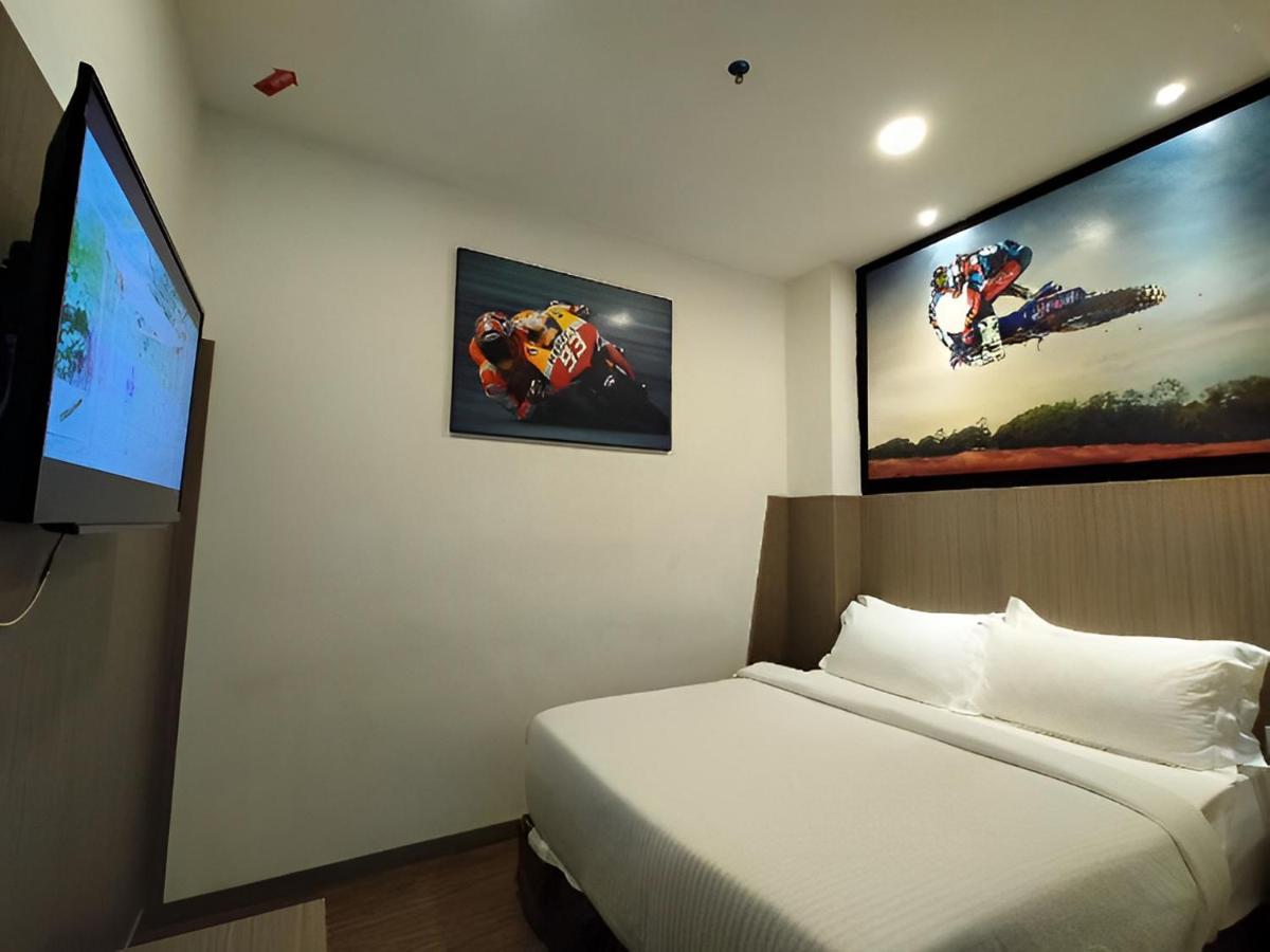 Hype Motorsport Hotel Nilai Dış mekan fotoğraf