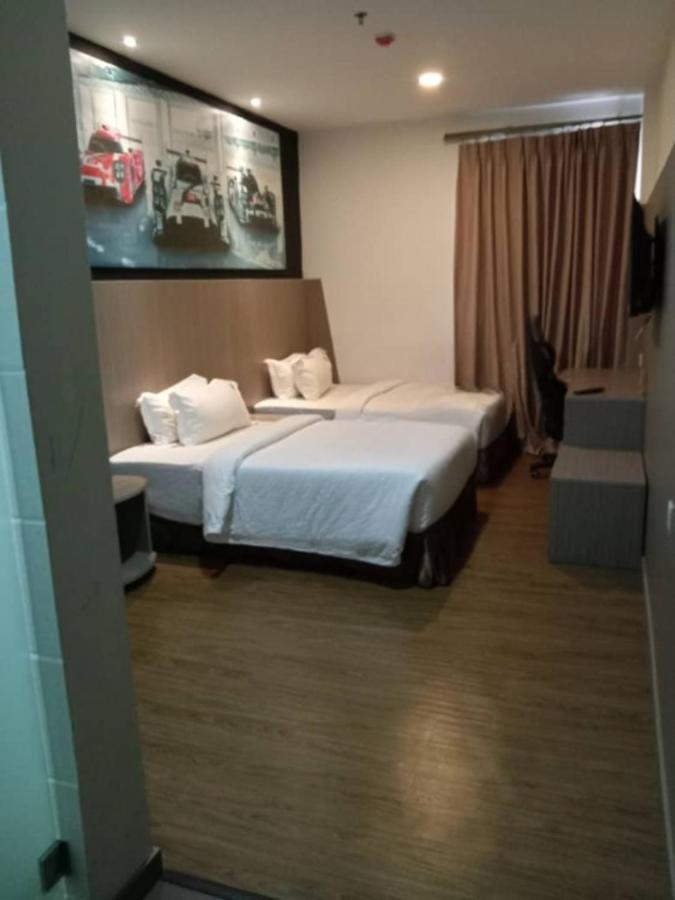 Hype Motorsport Hotel Nilai Dış mekan fotoğraf