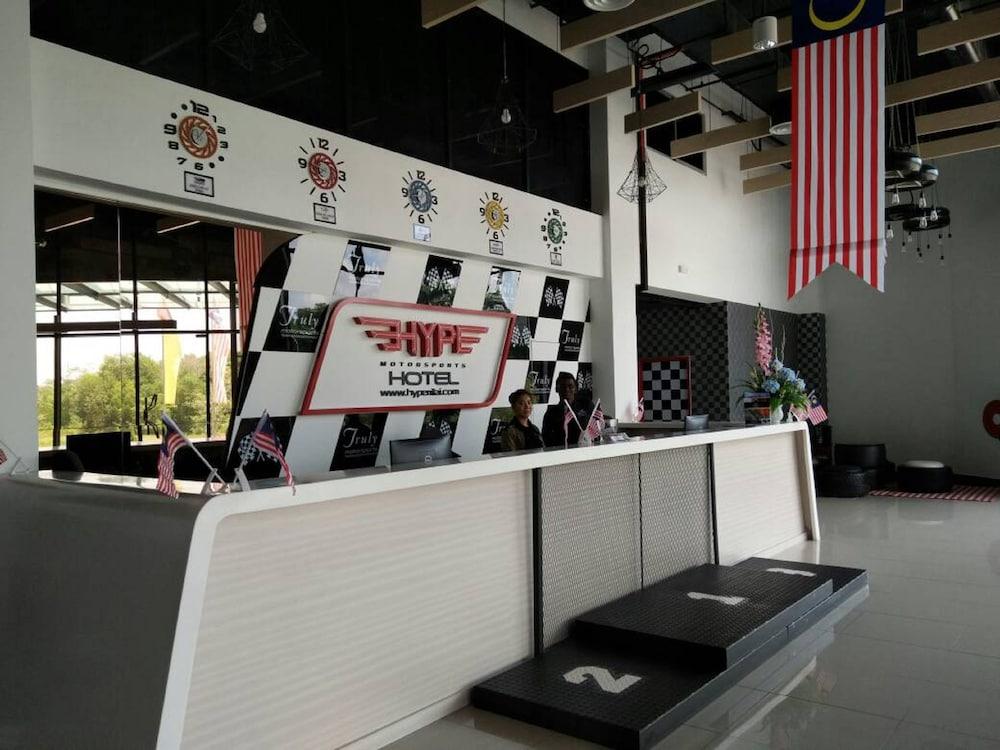 Hype Motorsport Hotel Nilai Dış mekan fotoğraf