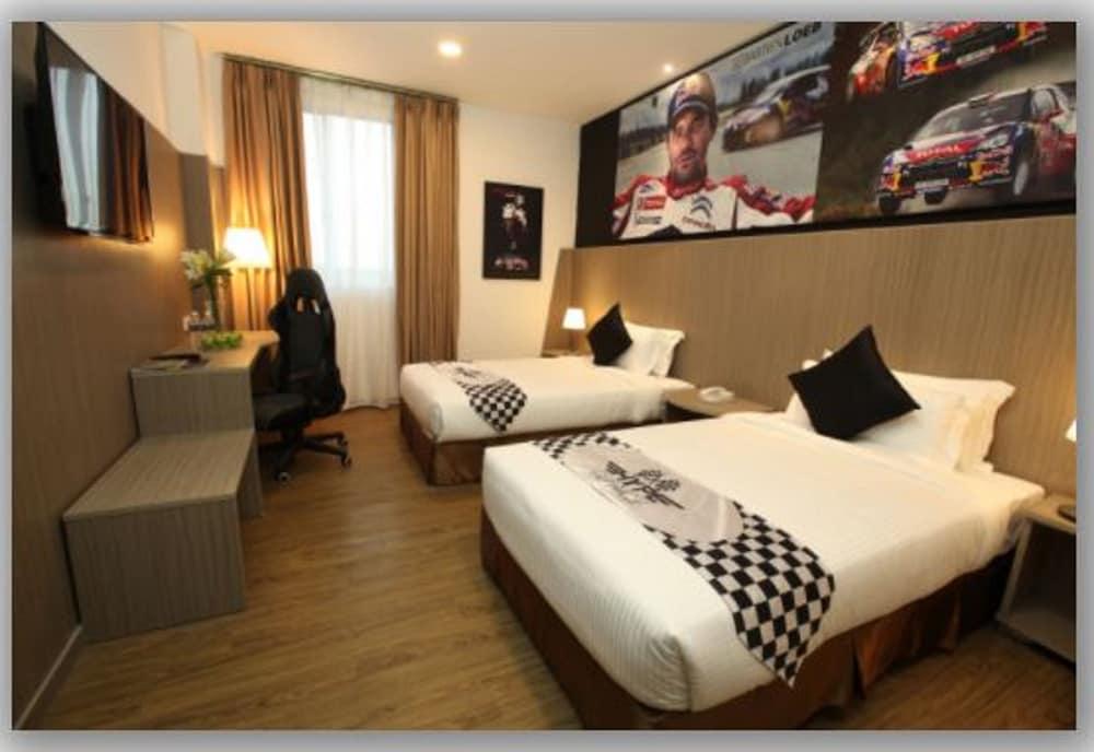 Hype Motorsport Hotel Nilai Dış mekan fotoğraf