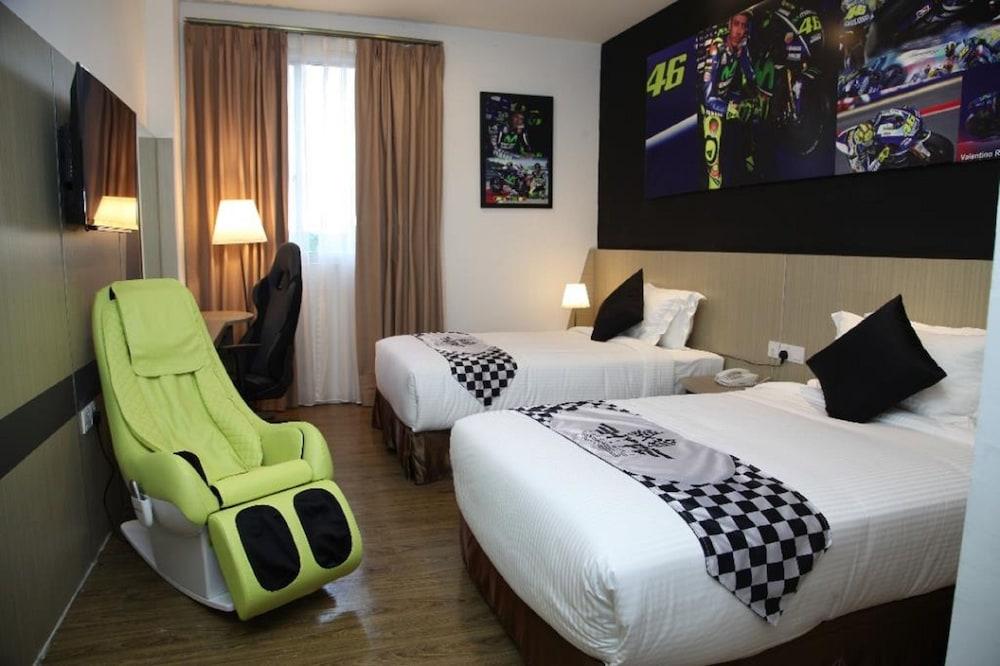 Hype Motorsport Hotel Nilai Dış mekan fotoğraf