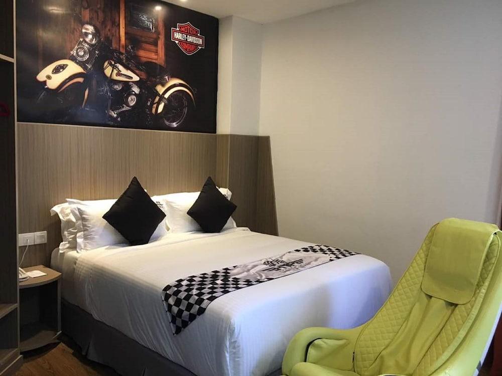 Hype Motorsport Hotel Nilai Dış mekan fotoğraf