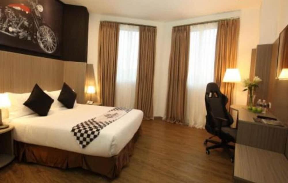 Hype Motorsport Hotel Nilai Dış mekan fotoğraf