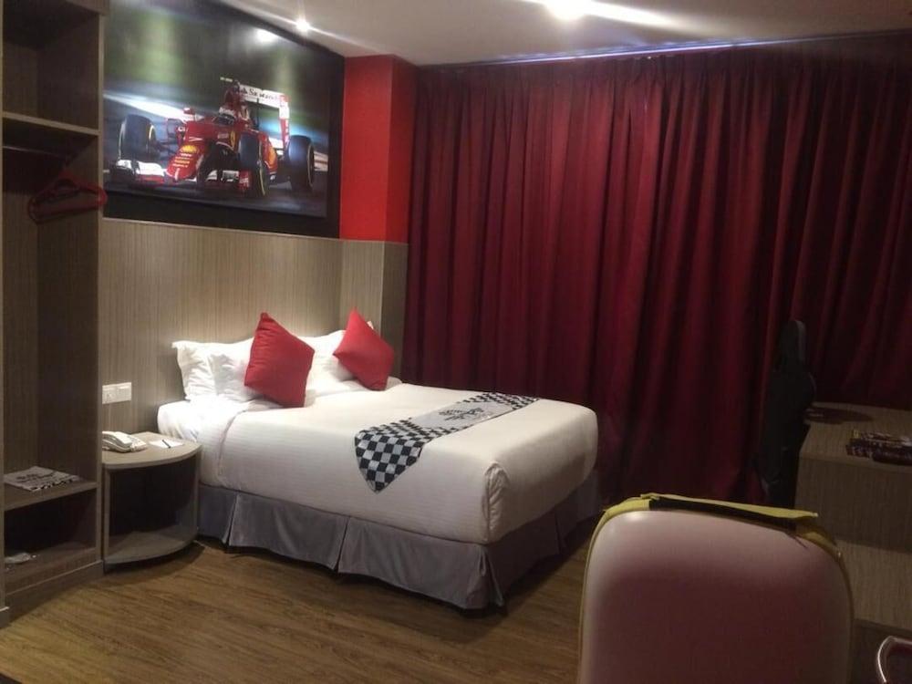 Hype Motorsport Hotel Nilai Dış mekan fotoğraf