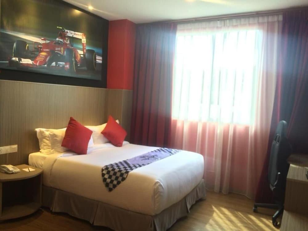 Hype Motorsport Hotel Nilai Dış mekan fotoğraf