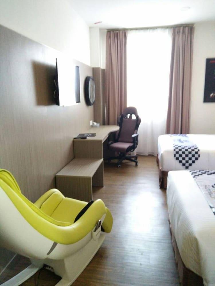 Hype Motorsport Hotel Nilai Dış mekan fotoğraf