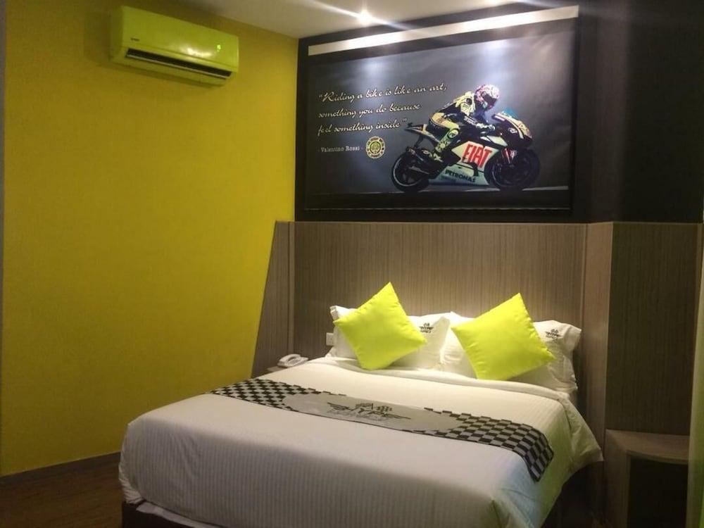 Hype Motorsport Hotel Nilai Dış mekan fotoğraf