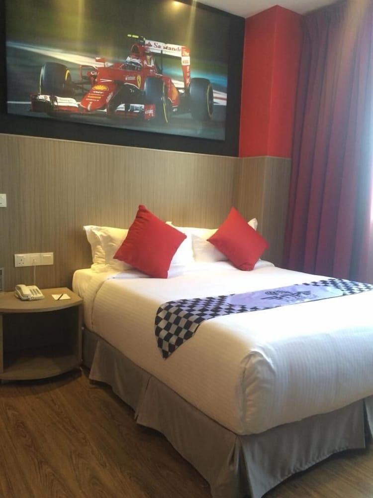 Hype Motorsport Hotel Nilai Dış mekan fotoğraf