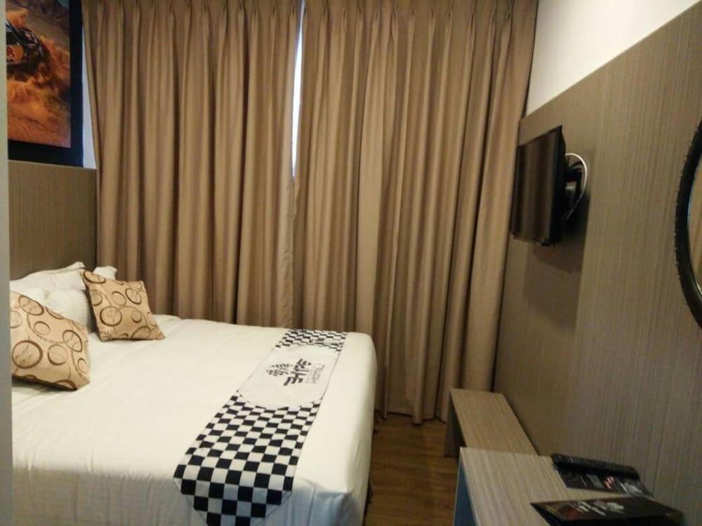 Hype Motorsport Hotel Nilai Dış mekan fotoğraf