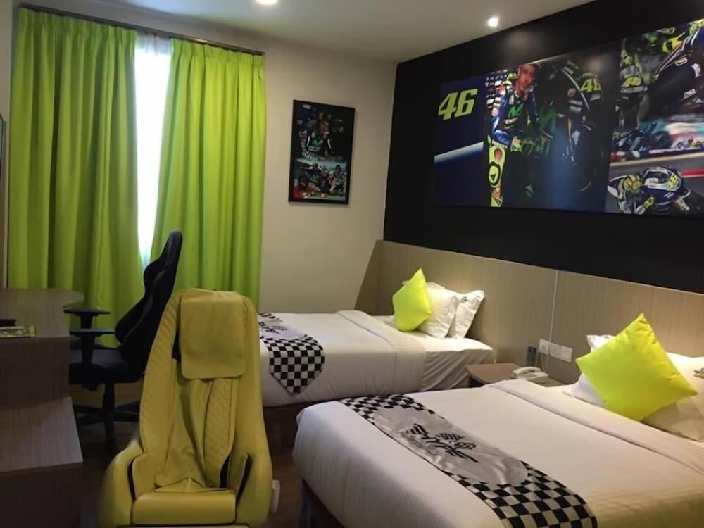 Hype Motorsport Hotel Nilai Dış mekan fotoğraf