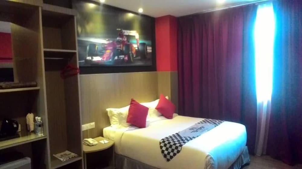 Hype Motorsport Hotel Nilai Dış mekan fotoğraf