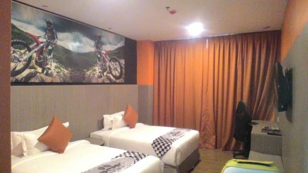 Hype Motorsport Hotel Nilai Dış mekan fotoğraf