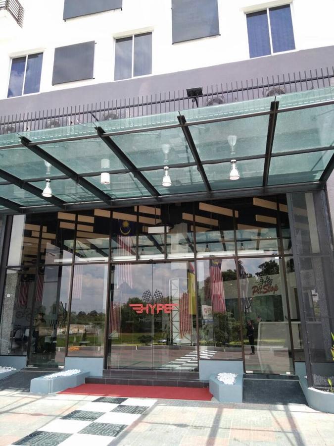 Hype Motorsport Hotel Nilai Dış mekan fotoğraf