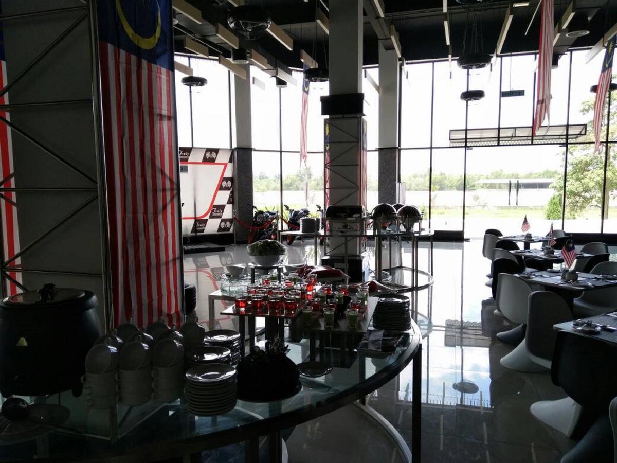 Hype Motorsport Hotel Nilai Dış mekan fotoğraf